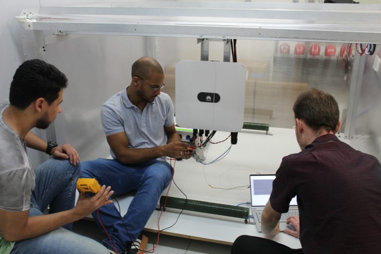 img3_Laboratorio-de-Processamento-de-Energia-Eletrica-min-scaled (1)